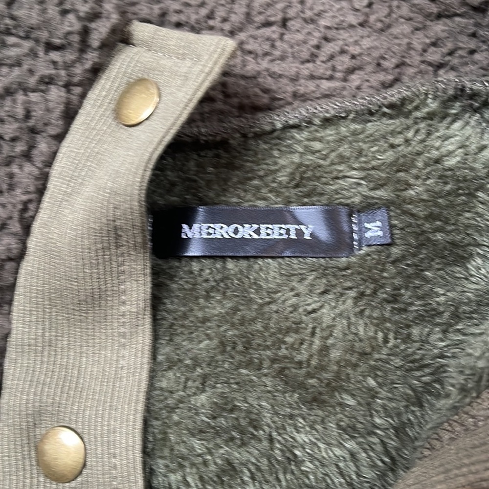 Women’s Size Medium Sherpa Button Up - image 2